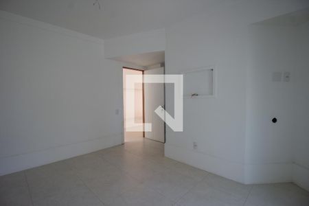 Casa à venda com 380m², 6 quartos e 6 vagas Casa à venda com 380m², 6 quartos e 6 vagasSuíte 4