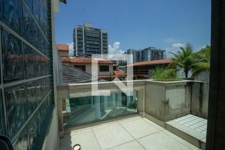 Casa à venda com 380m², 6 quartos e 6 vagas Casa à venda com 380m², 6 quartos e 6 vagasSacada da Suíte 6
