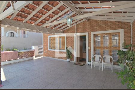 Casa à venda com 153m², 5 quartos e 2 vagasGaragem e Fachada