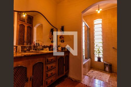 Casa à venda com 400m², 4 quartos e 3 vagas Casa à venda com 400m², 4 quartos e 3 vagasBanheiro corredor