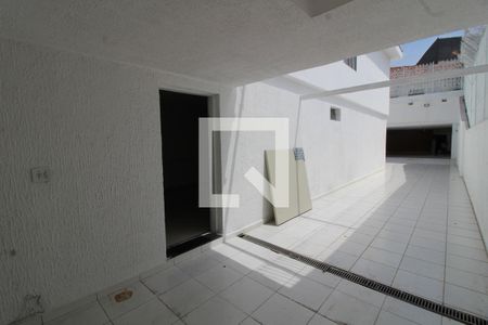 Casa de condomínio para alugar com 250m², 2 quartos e 4 vagasQuintal/Garagem
