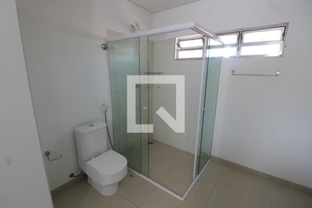 Casa de condomínio para alugar com 250m², 2 quartos e 4 vagasBanheiro da Suíte