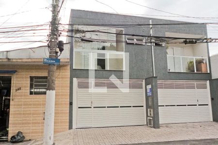 Casa à venda com 160m², 3 quartos e 2 vagas Casa à venda com 160m², 3 quartos e 2 vagasFachada