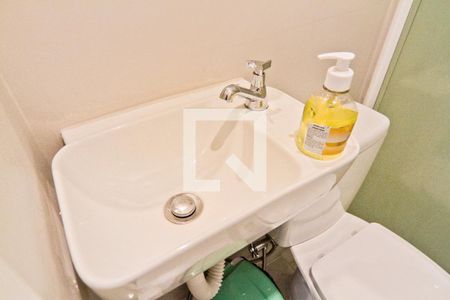 Casa à venda com 160m², 3 quartos e 2 vagas Casa à venda com 160m², 3 quartos e 2 vagasBanheiro de serviço