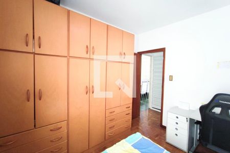 Casa à venda com 256m², 4 quartos e 3 vagas Casa à venda com 256m², 4 quartos e 3 vagasQuarto 1