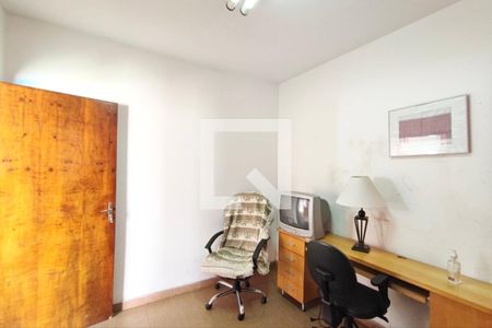 Casa à venda com 256m², 4 quartos e 3 vagas Casa à venda com 256m², 4 quartos e 3 vagasQuarto 4 - fundos