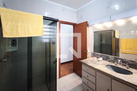 Casa à venda com 256m², 4 quartos e 3 vagas Casa à venda com 256m², 4 quartos e 3 vagasBanheiro suíte