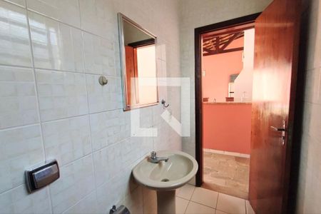 Casa à venda com 256m², 4 quartos e 3 vagas Casa à venda com 256m², 4 quartos e 3 vagasLavabo