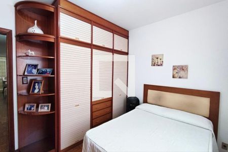 Casa à venda com 256m², 4 quartos e 3 vagas Casa à venda com 256m², 4 quartos e 3 vagasQuarto 3
