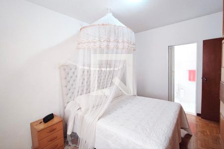 Casa à venda com 256m², 4 quartos e 3 vagas Casa à venda com 256m², 4 quartos e 3 vagasQuarto suíte