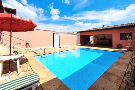 Casa à venda com 256m², 4 quartos e 3 vagas Casa à venda com 256m², 4 quartos e 3 vagasPiscina