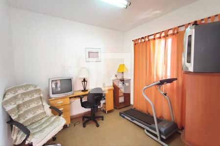 Casa à venda com 256m², 4 quartos e 3 vagas Casa à venda com 256m², 4 quartos e 3 vagasQuarto 4 - fundos