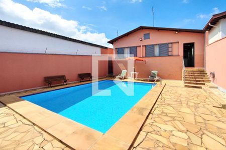 Casa à venda com 256m², 4 quartos e 3 vagas Casa à venda com 256m², 4 quartos e 3 vagasPiscina