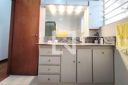 Casa à venda com 256m², 4 quartos e 3 vagas Casa à venda com 256m², 4 quartos e 3 vagasBanheiro suíte