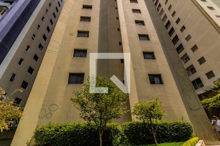 Apartamento para alugar com 55m², 2 quartos e 1 vaga Apartamento para alugar com 55m², 2 quartos e 1 vagaFachada