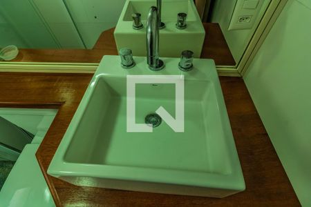 Apartamento para alugar com 55m², 2 quartos e 1 vaga Apartamento para alugar com 55m², 2 quartos e 1 vagaDetalhe do banheiro