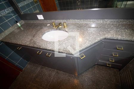 Apartamento à venda com 275m², 4 quartos e 3 vagasBanheiro do Quarto 1