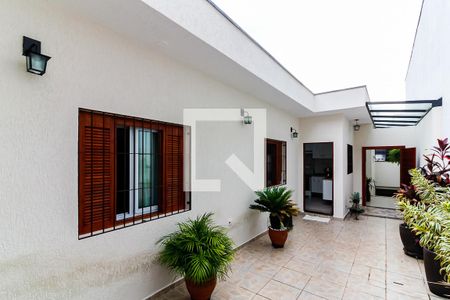 Casa à venda com 280m², 2 quartos e 2 vagas Casa à venda com 280m², 2 quartos e 2 vagasQuintal