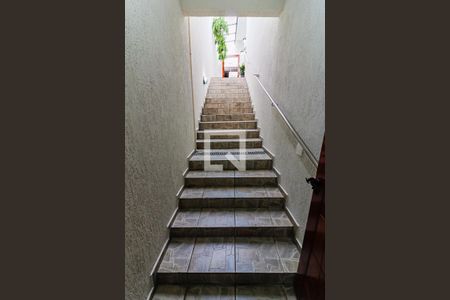 Casa à venda com 280m², 2 quartos e 2 vagas Casa à venda com 280m², 2 quartos e 2 vagasEscada de Acesso da Casa