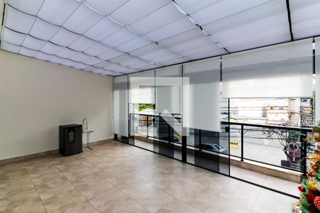 Casa à venda com 280m², 2 quartos e 2 vagas Casa à venda com 280m², 2 quartos e 2 vagasVaranda da Sala