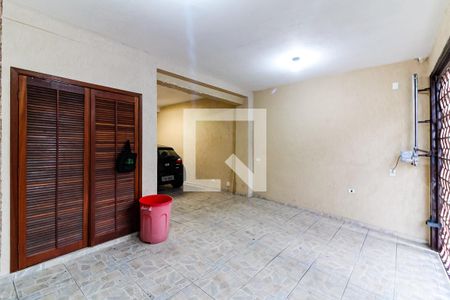 Casa à venda com 280m², 2 quartos e 2 vagas Casa à venda com 280m², 2 quartos e 2 vagasGaragem