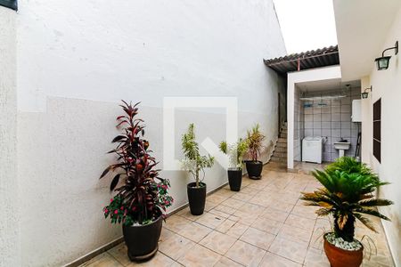 Casa à venda com 280m², 2 quartos e 2 vagas Casa à venda com 280m², 2 quartos e 2 vagasQuintal