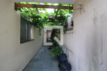 Casa à venda com 316m², 4 quartos e 2 vagasQuintal lateral