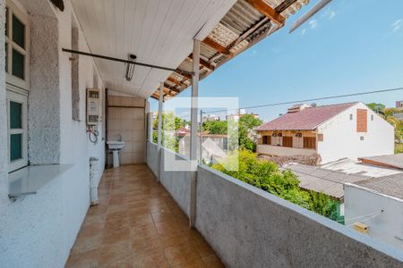 Casa à venda com 200m², 4 quartos e 2 vagas Casa à venda com 200m², 4 quartos e 2 vagasÁrea de serviço