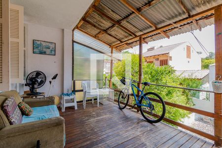 Casa à venda com 200m², 4 quartos e 2 vagas Casa à venda com 200m², 4 quartos e 2 vagasQuintal