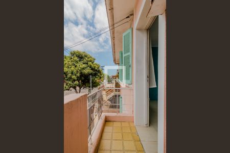 Casa à venda com 200m², 4 quartos e 2 vagas Casa à venda com 200m², 4 quartos e 2 vagasVaranda