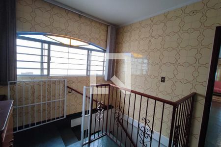 Casa à venda com 280m², 5 quartos e 2 vagasEscada