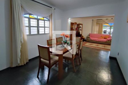 Casa à venda com 280m², 5 quartos e 2 vagasSala de Jantar