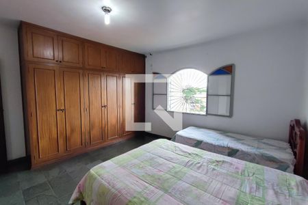 Casa à venda com 280m², 5 quartos e 2 vagasQuarto suíte