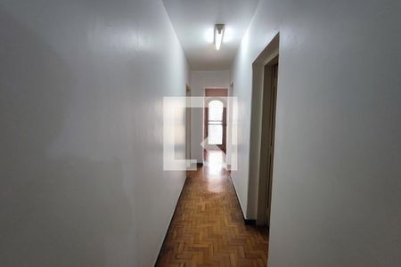 Casa à venda com 280m², 5 quartos e 2 vagasCorredor quartos