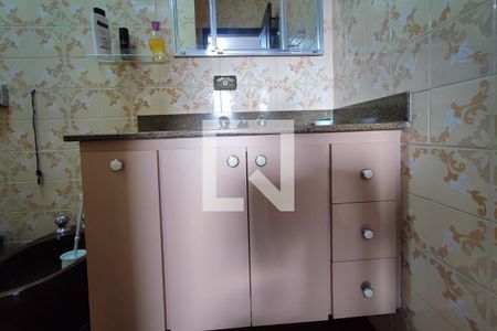 Casa à venda com 280m², 5 quartos e 2 vagasBanheiro suíte 