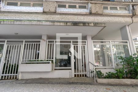 Apartamento à venda com 210m², 4 quartos e 1 vaga Apartamento à venda com 210m², 4 quartos e 1 vagaFachada