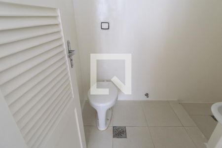Apartamento à venda com 210m², 4 quartos e 1 vaga Apartamento à venda com 210m², 4 quartos e 1 vagaBanheiro de Serviço