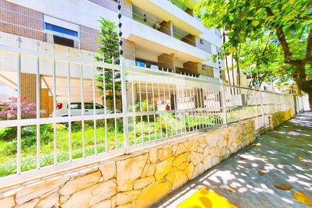 Apartamento para alugar com 120m², 2 quartos e 2 vagas Apartamento para alugar com 120m², 2 quartos e 2 vagasFachada do Prédio