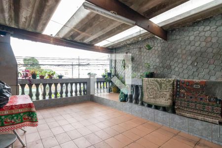 Casa à venda com 125m², 4 quartos e 1 vaga Casa à venda com 125m², 4 quartos e 1 vagaVaranda