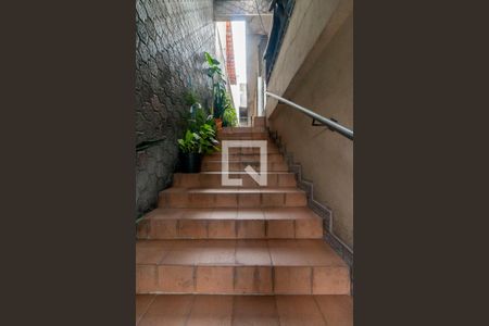 Casa à venda com 125m², 4 quartos e 1 vaga Casa à venda com 125m², 4 quartos e 1 vagaEscada de Acesso