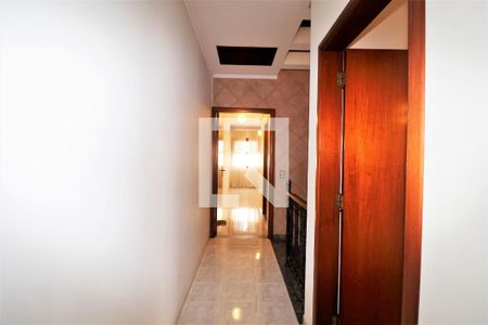 Casa à venda com 274m², 3 quartos e 4 vagasCorredor