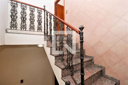 Casa à venda com 274m², 3 quartos e 4 vagasEscada