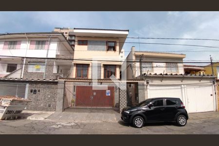 Casa à venda com 274m², 3 quartos e 4 vagas Casa à venda com 274m², 3 quartos e 4 vagasFachada