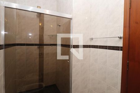 Casa à venda com 274m², 3 quartos e 4 vagasBanheiro da Suíte 2