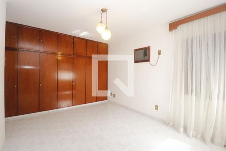 Casa à venda com 274m², 3 quartos e 4 vagasQuarto 3 - Suíte