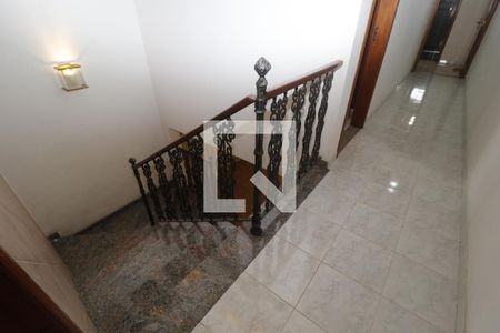 Casa à venda com 274m², 3 quartos e 4 vagasEscada