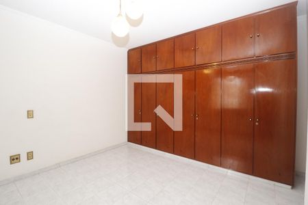 Casa à venda com 274m², 3 quartos e 4 vagasQuarto 1 - Suíte