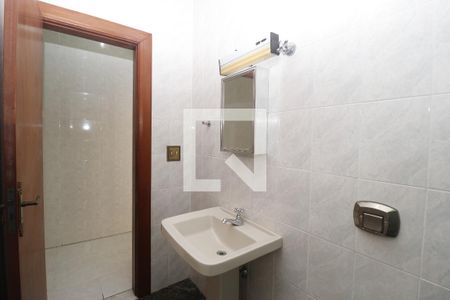 Casa à venda com 274m², 3 quartos e 4 vagasBanheiro de serviço