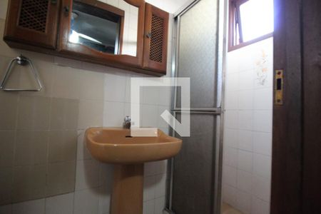 Casa à venda com 206m², 3 quartos e 3 vagas Casa à venda com 206m², 3 quartos e 3 vagasBanheiro 2