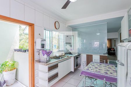 Casa à venda com 162m², 3 quartos e 4 vagas Casa à venda com 162m², 3 quartos e 4 vagasCozinha